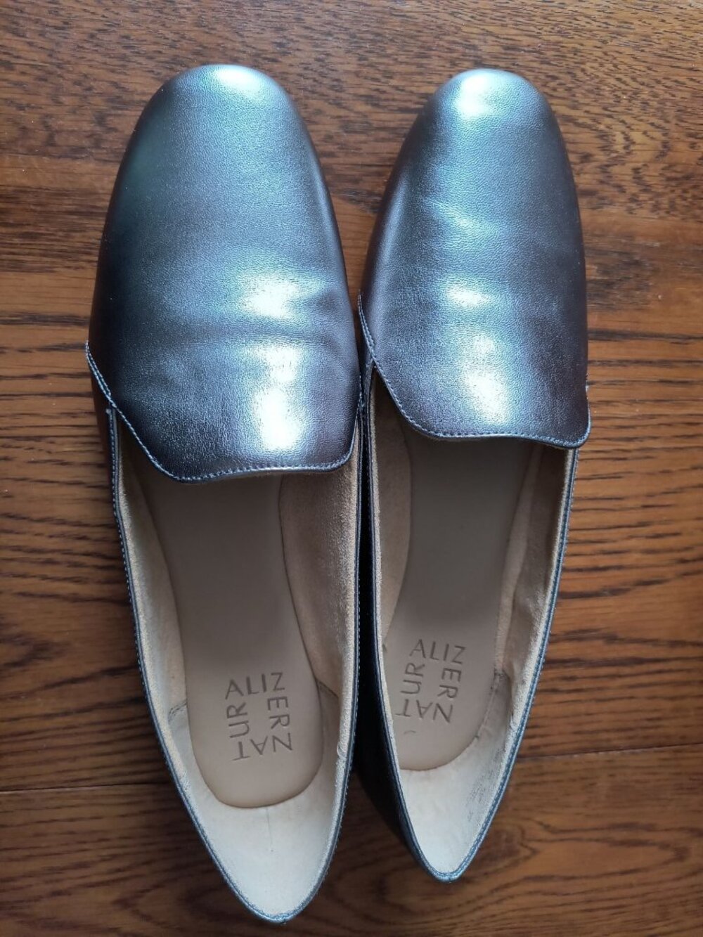 Naturalizer Silver Leather Slip-On Loafers Size 10M Lightweight Casual Comfort S